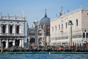 venedig-italien-markusplatz-vom-kanal-aus